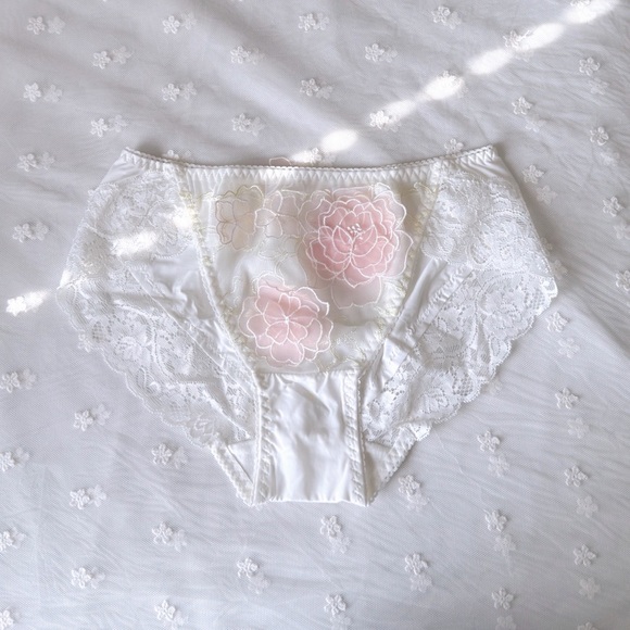 US-32C Japanese 3D Sakura Layers Floral Embroidered Bra & Panty Set Cute Pink - Picture 9 of 15